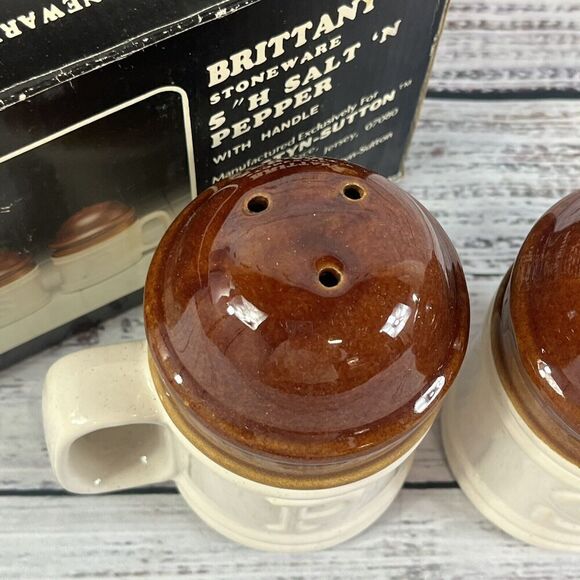 Vintage Brittany Stoneware 5" Salt N Pepper Shakers w/ Handles 1982 - Picture 4 of 9